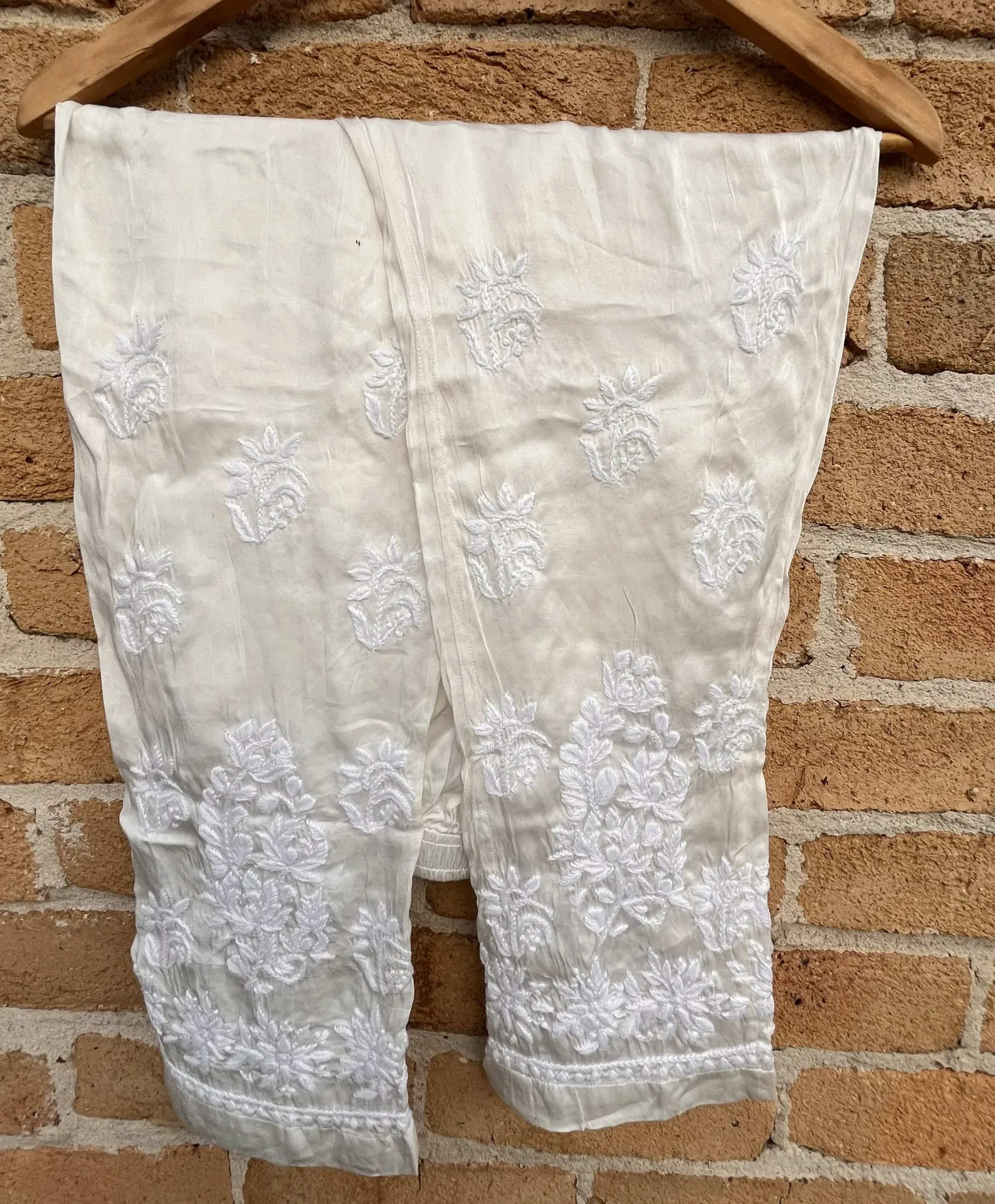 Palazzo collection - Lucknawi Chikankari - White